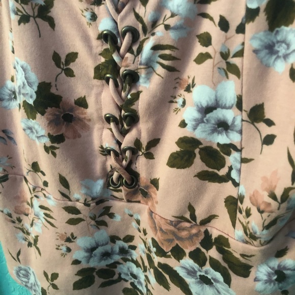 American Eagle Brand: Floral Pink Cropped Tank - Picture 3 of 3